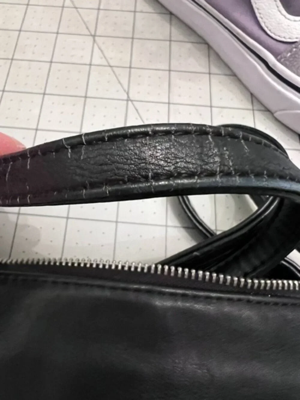 EXPRESS black faux leather crossbody pink‎ lining inside